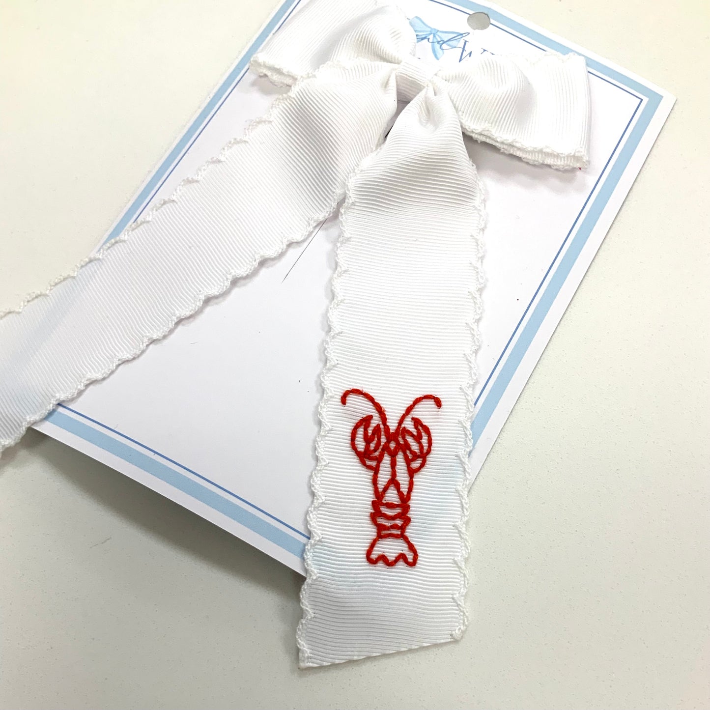 Crawfish Medium Moonstitch Tail Bow